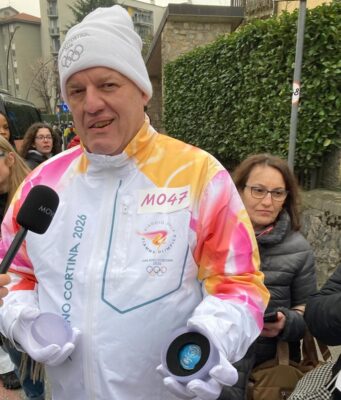 Giambattista Gherardi e l’orgoglio di portare la fiaccola olimpica sul territorio della Valle Seriana Tedoforo