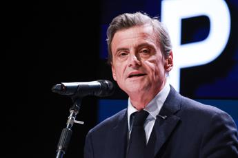 Calenda contro tutti: lite con Magi e Sensi, poi l’attacco a Conte sull’Ucraina