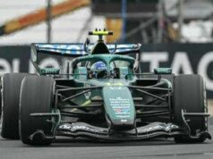 Gp Cina, Alonso toglie mani dal volante per continue vibrazioni e poi si ritira. Cos’è successo