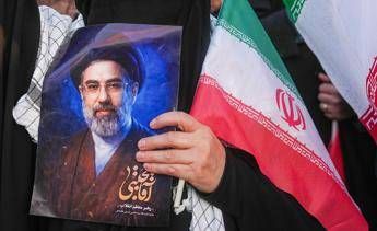Iran, Mojtaba Khamenei: “Il nemico è stato sconfitto”. Guida suprema nega raid su Oman e Turchia
