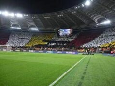 Roma, coreografia contro Bologna. Ironia social: “Sembra un gatto”