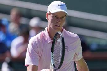 Spettatore infastidisce Dzumhur, Sinner si scusa: il gesto di Jannik a Miami