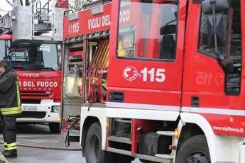 Tragedia in piazza Gae Aulenti a Milano: 21enne precipita da 15 metri e muore