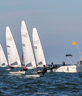 Vela, Porto Rotondo apre la stagione internazionale Open Skiff: in Sardegna la prima tappa dell’Eurochallenge 2026 Vela