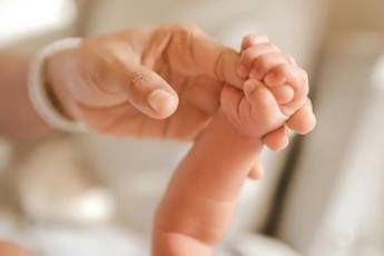 Bimba di 10 mesi muore in auto negli Stati Uniti: dimenticata per 8 ore dalla nonna che era andata a lavoro