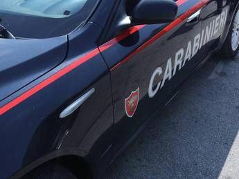 Catania, sequestra e violenta compagna tentando di strangolarla: arrestato 40enne