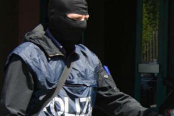 Materiale jihadista e manuale per la fabbricazione armi: arrestato 16enne