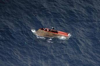 Migranti, naufragio al largo della Libia: “32 superstiti, oltre 70 i dispersi”