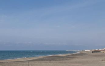 Ostia e la rivoluzione del mare libero, il Times racconta la “ribellione” contro gli stabilimenti