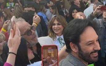 Tornano ‘I Cesaroni’, bagno di folla per il cast al teatro Palladium di Roma