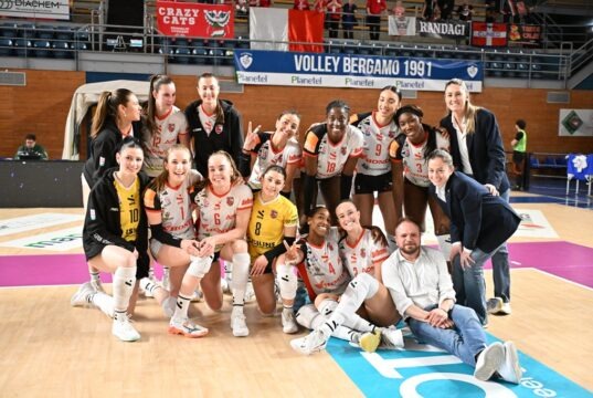 Volley Bergamo: è ancora tie -break, ma stavolta vincente. Battuta Vallefoglia Volley Bergamo