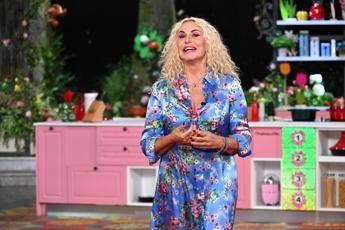 Antonella Clerici, la denuncia sui social per l’eccessiva magrezza: “Pericolosa deriva”