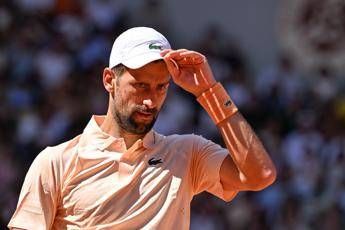 Djokovic, furia contro… un cameraman: cos’è successo con Fonseca