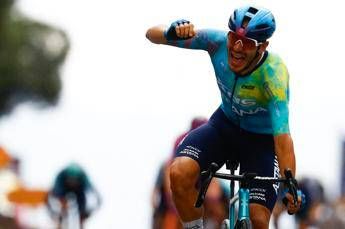 Giro d’Italia, Davide Ballerini vince in volata la sesta tappa. Eulalio sempre in rosa