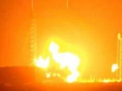 Il razzo di Blue Origin esplode durante il test sulla piattaforma di lancio, Bezos: “Personale al sicuro”