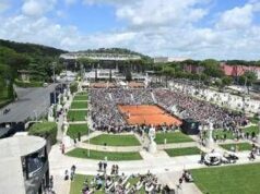 Internazionali, bambini gli chiedono autografo ma… non è un tennista