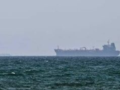Iran, Pasdaran: “Petroliera con 2 milioni di barili greggio urta mina a Hormuz, nave in fiamme”