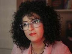 Narges Mohammadi dimessa, lo staff medico: “Servono cure e riposo, carcere sarebbe condanna a morte”