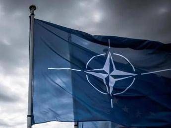 Nato, l’ex generale Pavel: “Alleanza mostri i denti alla Russia, abbattere chi viola spazio aereo”