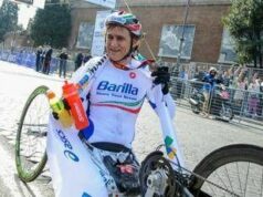 Oggi i funerali di Alex Zanardi a Padova: persone in coda da ore, la sua handbike sull’altare