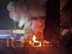 Palermo, incendio in azienda di noleggio auto: a fuoco una decina di mezzi