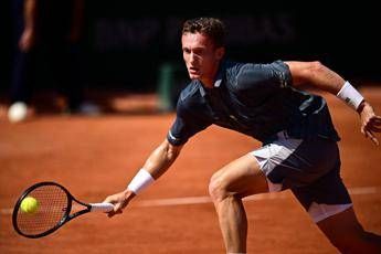 Roland Garros, cade un altro big: Lehecka eliminato da Carreno Busta