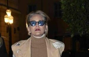 Sharone Stone, la diagnosi e la rottura col marito: “Non voleva l’operazione al seno”