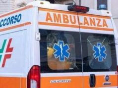 Si sente male al lavoro ma l’infermiera non chiama il 118, morta 56enne