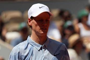Sinner ha sbagliato a giocare troppo? Da Barazzutti a Bertolucci, l’opinione dei big azzurri sul ko al Roland Garros
