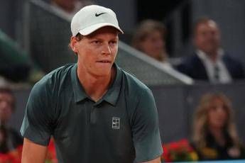 Sinner, ‘inizia’ il Roland Garros: l’allenamento con Baez e la strategia di Jannik