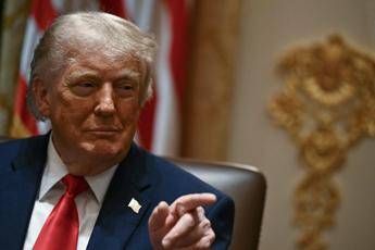 Trump torna ad attaccare il Papa: “Qualcuno gli spieghi che il sindaco di Chicago è inutile e che l’Iran non può avere l’arma nucleare”
