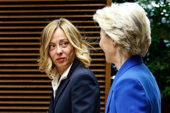 Ue, pressing Meloni su risorse per l’energia. E il governo congela il dossier su riarmo e difesa