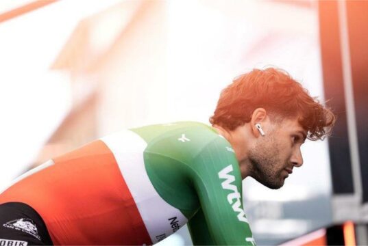 Giro d’Italia: Filippo Ganna vince la decima tappa, top ten per Lorenzo Milesi