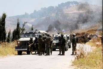 Attivisti italiani in Cisgiordania allontanati da Idf, fonti: “Stanno bene, evacuati in altro villaggio”