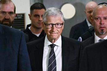 Bill Gates testimonia a porte chiuse sul caso Epstein: “Grave errore incontrarlo”