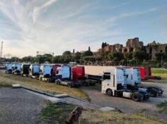 Circo Massimo invaso dai tir per il concerto di Cremonini: l’area archeologica trasformata in un gigantesco parcheggio