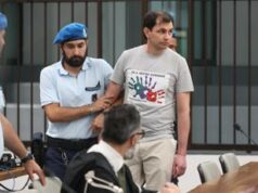 Femminicidi escort, Frumuzache condannato all’ergastolo. Lui in aula con la maglietta dei figli: “Sei il nostro superpapà”