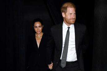 Il ritorno di Harry e Meghan in Gb, William e Kate contrari al ‘Truman Show’