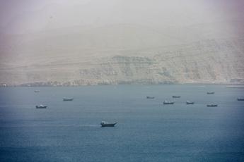 Iran ribadisce: “Libero transito a Hormuz per soli 60 giorni”. Svelato piano con Oman per pedaggio nello Stretto