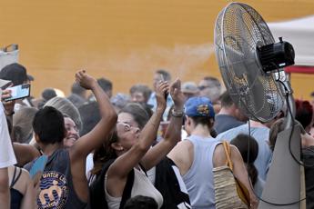 L’afa stringe la morsa sull’Italia, oggi 5 città in massima allerta caldo