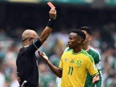 Messico-Sudafrica, piovono rossi: tre espulsi, caos ai Mondiali