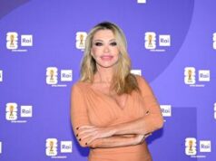 Paola Ferrari e gli attacchi degli hater: “Ho avuto un tumore alla pelle. Gli occhi? Nessun problema”