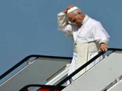 Papa Leone XIV, problema tecnico al decollo: il Pontefice scende dall’aereo