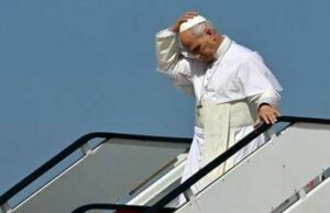 Papa Leone XIV, problema tecnico al decollo: il Pontefice scende dall’aereo