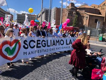 Pro vita, organizzatori corteo Roma: “Siamo 20 mila, stop ddl suicidio assistito e più fondi per diritto a non abortire”