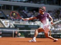 Roland Garros, paura per raccattapalle: Svajda lo colpisce, cos’è successo