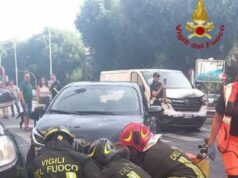 Roma, furgone tampona auto che investe due donne: ferite in modo grave