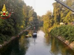 Tragedia a Senago, auto con 9 giovani a bordo finisce in un canale: tre morti