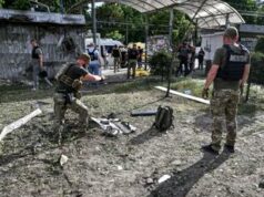 Ucraina, Russia attacca ancora: decine di droni su Zaporizhzhia, un morto