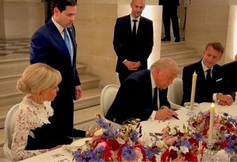 Usa-Iran, Trump firma l’accordo: “Non è stato facile”